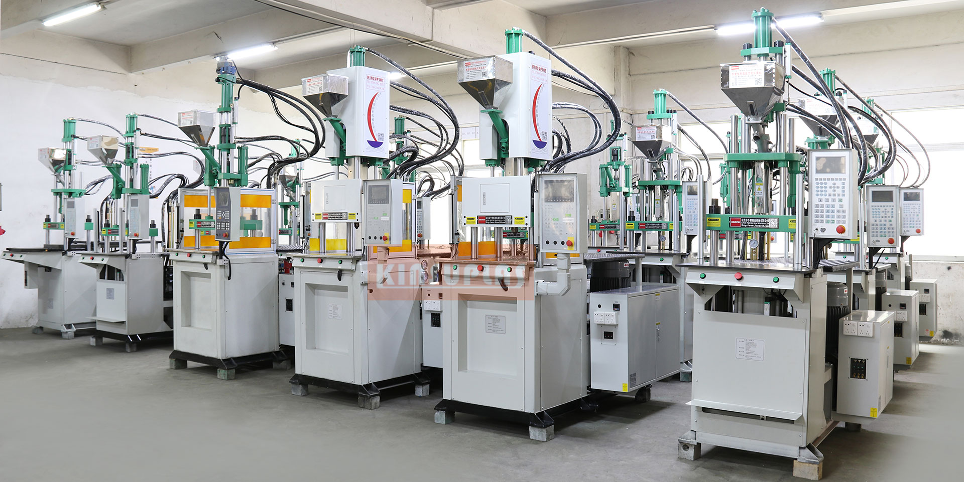 廣東注塑機廠家車間一角